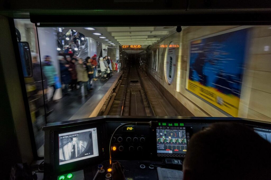Движение поездов на линии метро в Харькове восстановили, но с условием
