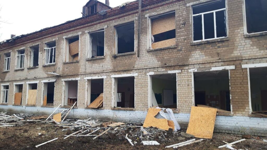 Синєгубов показав фото наслідків ракетного удару по школі в Куп’янську