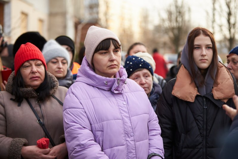 Терехов зустрівся з мешканцями зруйнованого будинку у Харкові 2