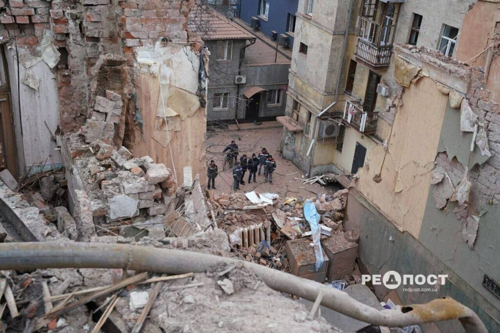 Повідомили, коли подадуть опалення у пошкоджений ракетою будинок у Харкові