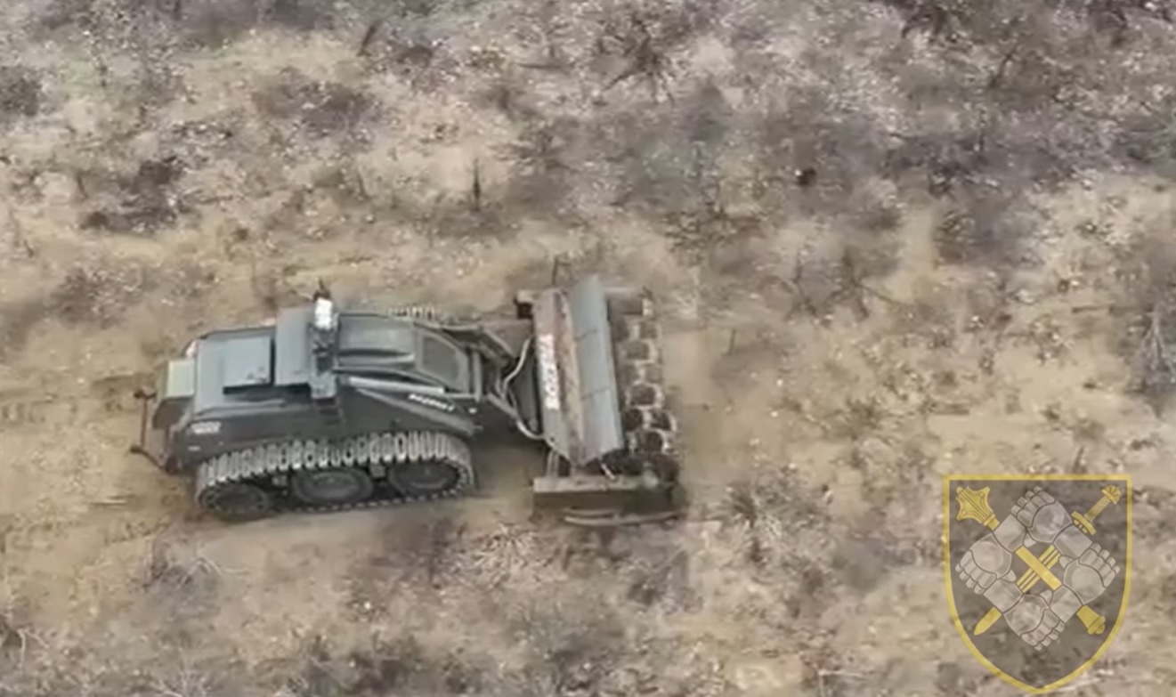 Знищує міни на швидкості 9 км/годину: на Харківщині працює “Bozena” (відео)