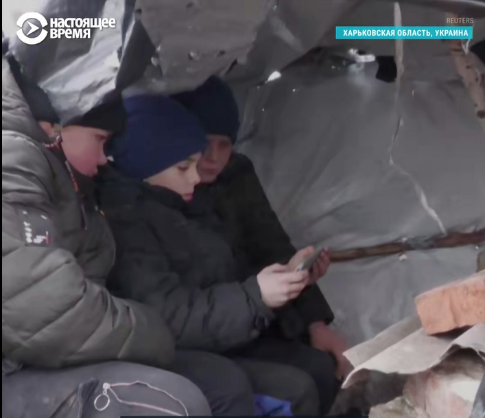На Харківщині троє хлопчаків збудували школу-курінь, де тепер навчаються