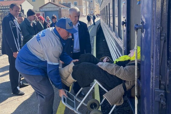 У Вовчанську ворог обстріляв пансіонат для літніх людей та інвалідів