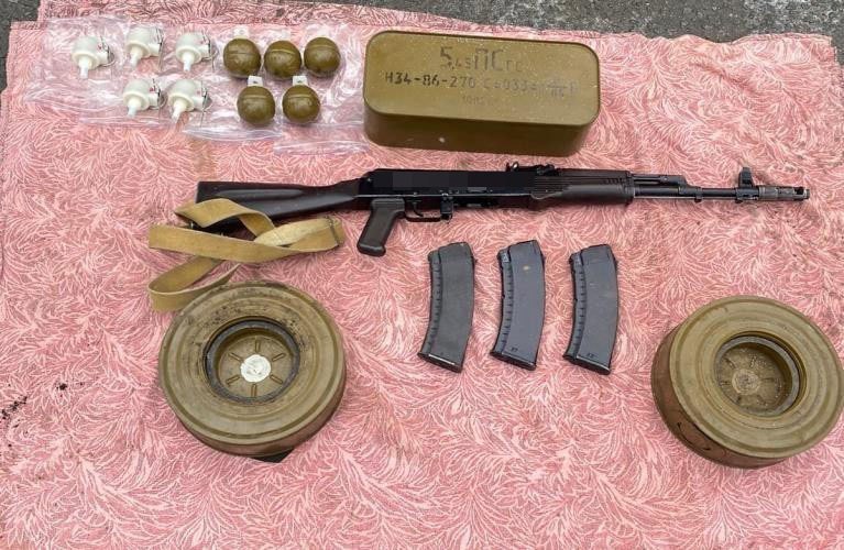 Полиция: В Харькове мужчина продавал через интернет винтовку и пулемет