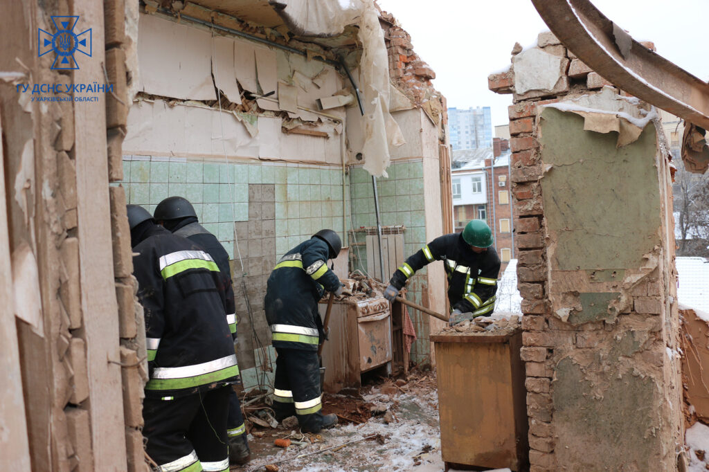 В ГСЧС рассказали, сколько людей спасли на Харьковщине из-под завалов