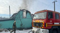 У Куп’янську армія РФ вдарила по домоволодінню – зайнялася пожежа (фото)