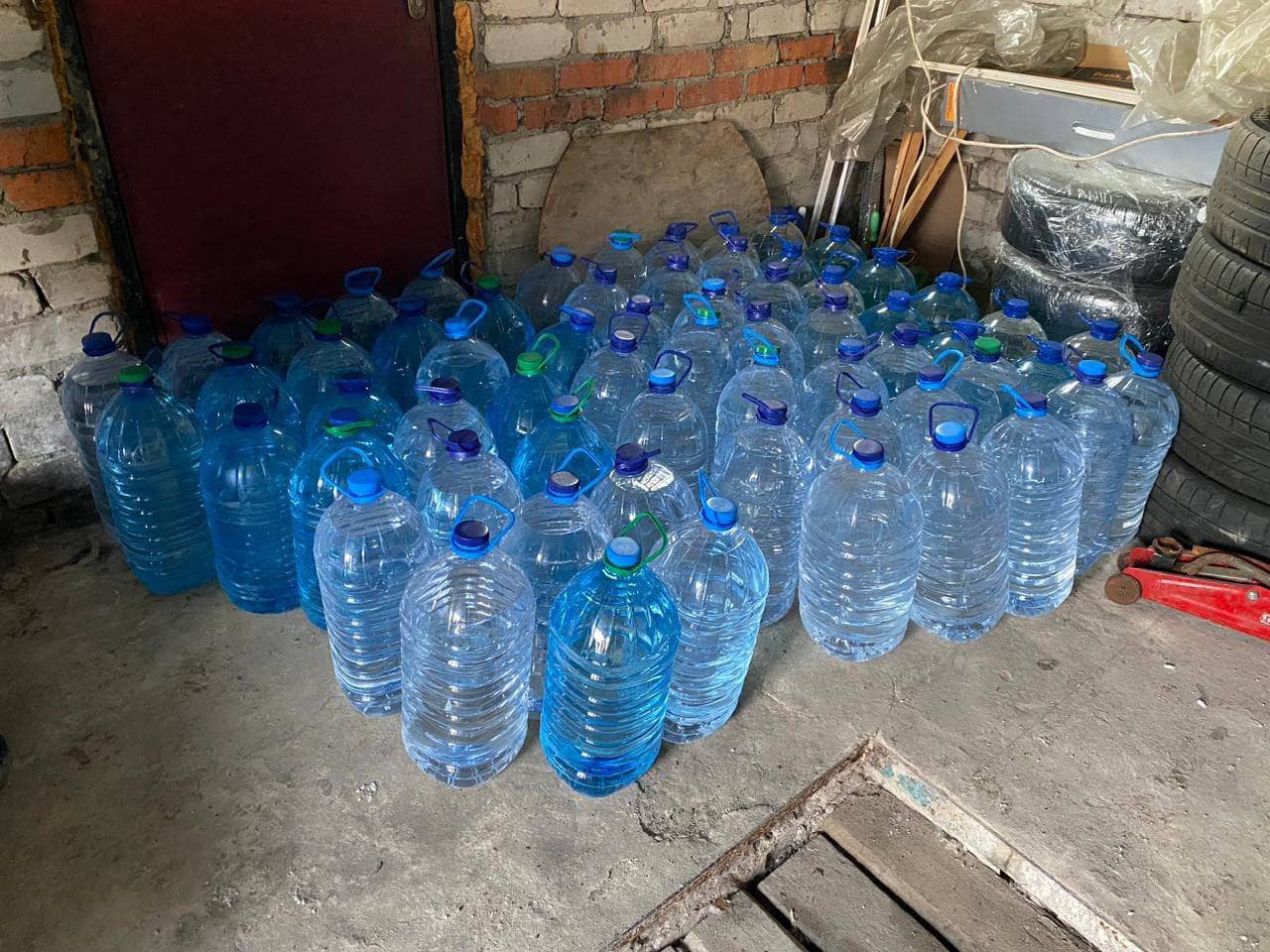 630 литров спирта и суррогатной водки для наливаек изъяла полиция Харьковщины