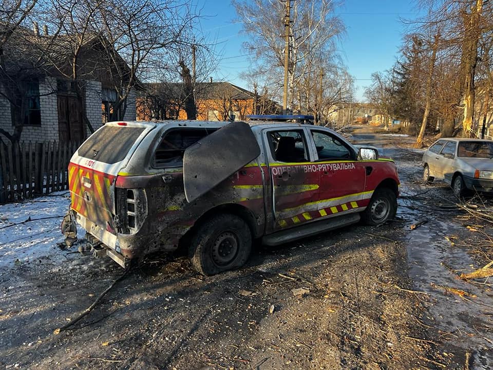 “Били по рятувальниках”: повторним ударом по Дворічній пошкоджено техніку ДСНС