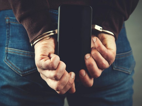 Ошукав рідних попереднього власника телефону: харків’янина засудили