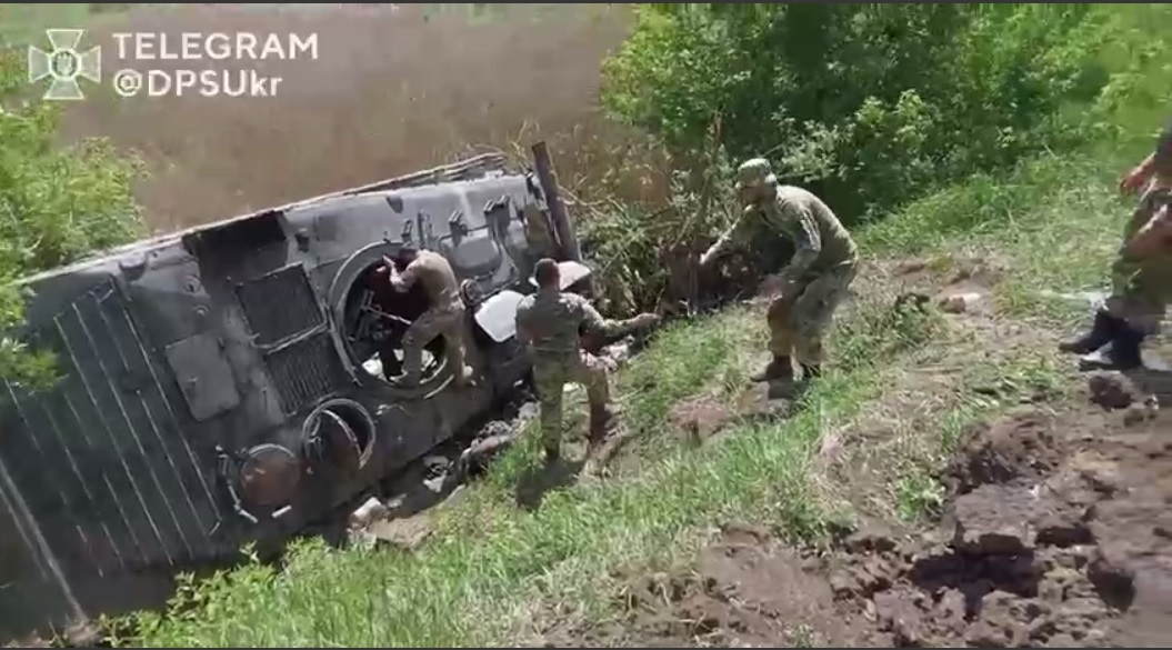 Дергачівські месники трофеят ворожу техніку у сірій зоні