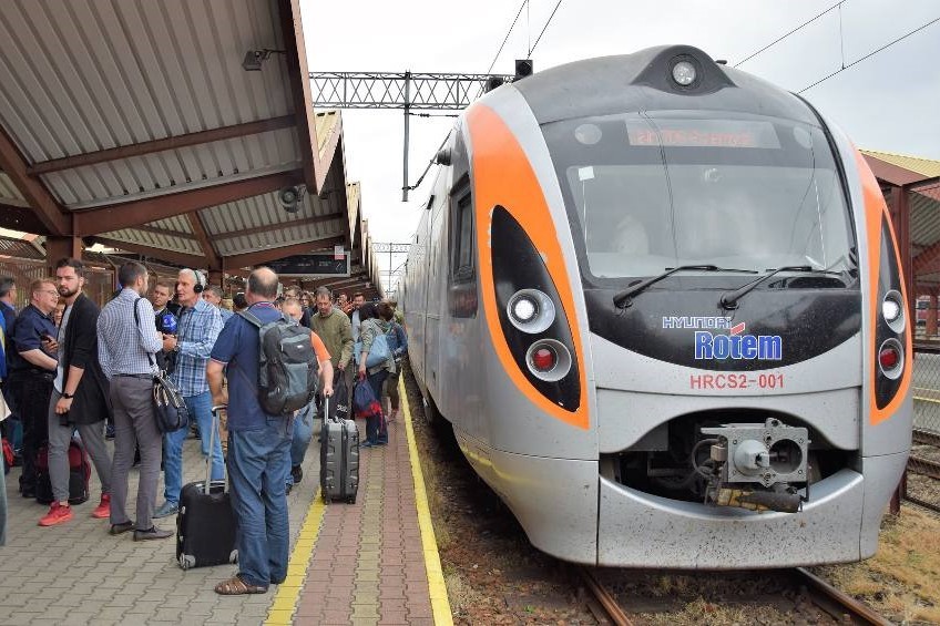 В Польшу — меньше чем за сутки: первый поезд поехал из Харькова в Перемышль