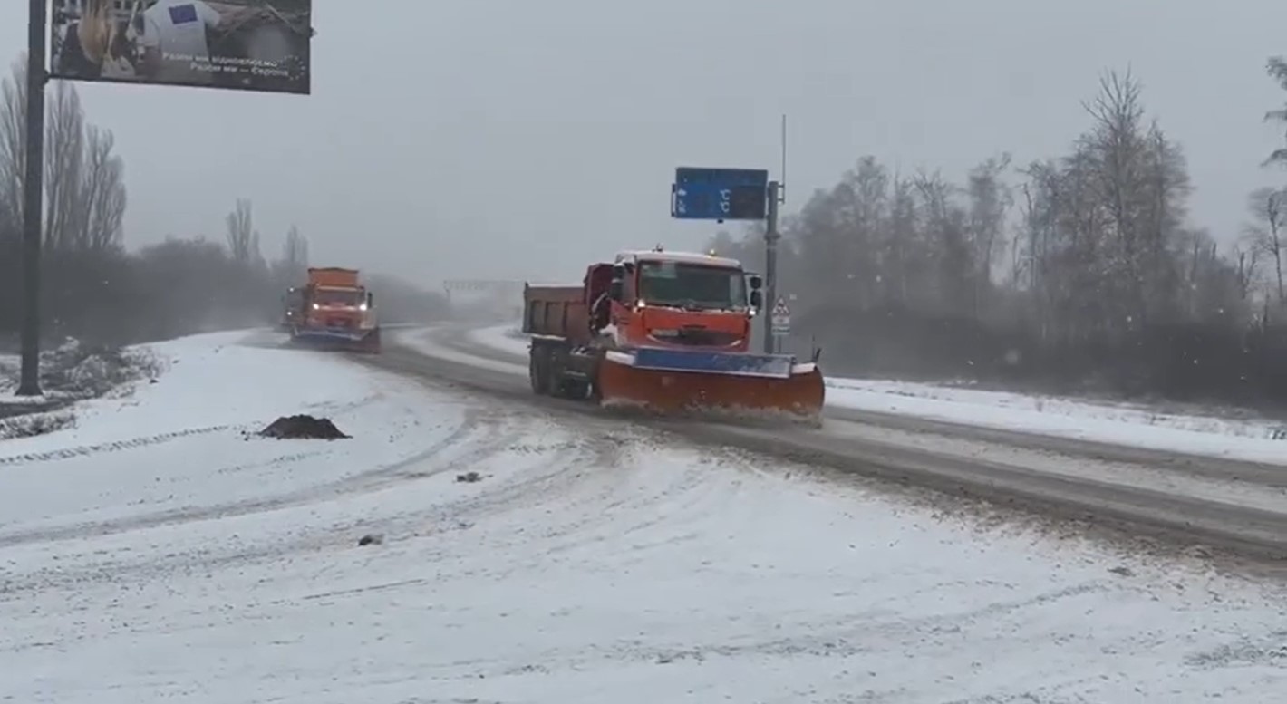 Последствия снежной метели убрали — дорожники Харьковщины (видео)