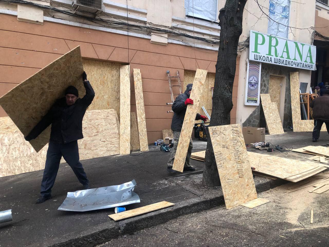 Ракетний обстріл Харкова. Пошкоджено 15 будівель та 193 вікна у квартирах