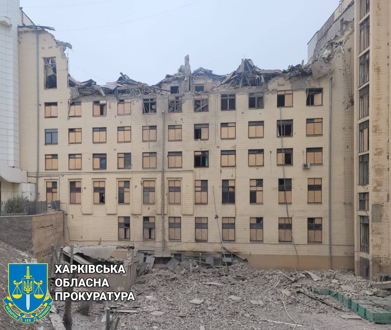 В Харькове из-за обстрела 5 раненых и разрушенный вуз – прокуратура (Фото)