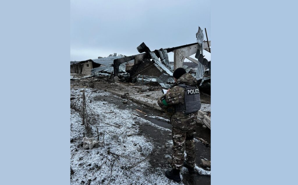 Разбиты крыши, заборы, выбиты окна: полиция об обстрелах Харьковщины за сутки