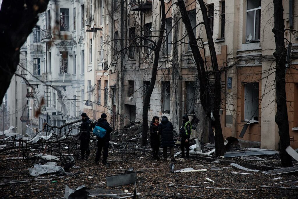 Терехов: В Харькове в пострадавших из-за обстрела жилых домах дали отопление