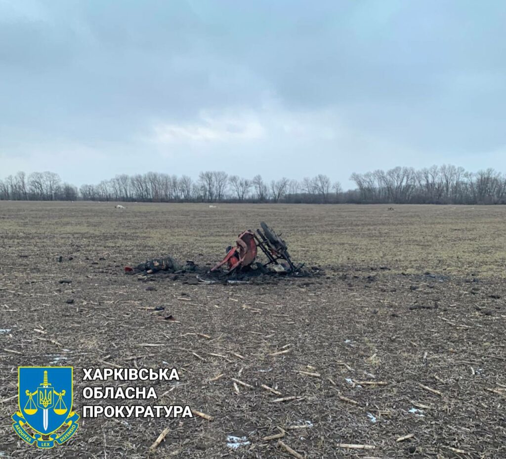 Двоє чоловіків на мотоциклі підірвалися на міні на Ізюмщині: один загинув