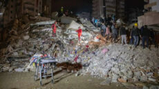 Землетрясение в Турции: из-под завалов через сутки спасли ребенка и женщину