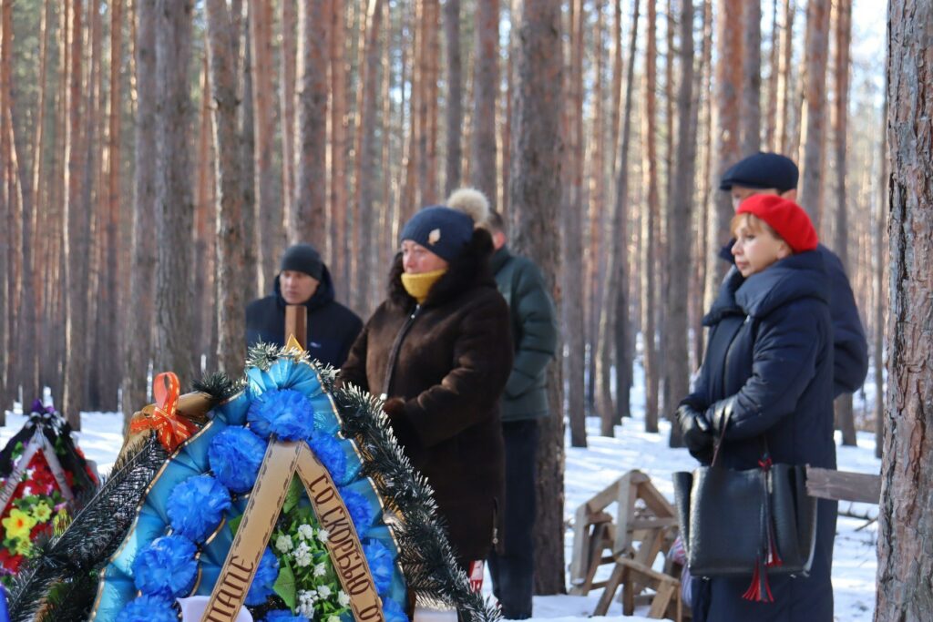 В Ізюмі щотижня перепоховують тіла 10-12 загиблих в окупації (відео)