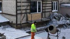 У Харкові відновлюють після обстрілу житловий будинок у районі Кулиничів
