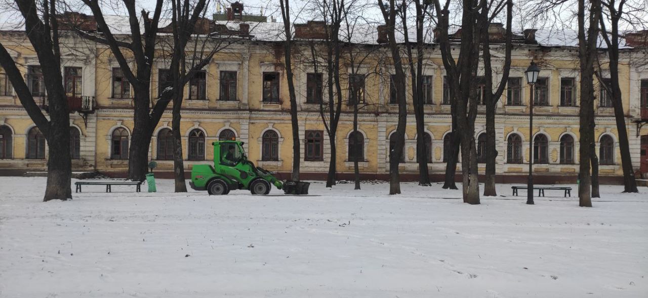 В Харькове убирают снег 13 февраля 2023 2