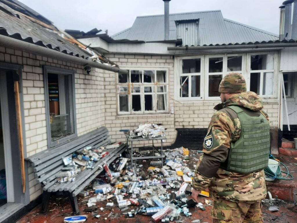 Полиция опубликовала фото последствий обстрелов Харьковщины за сутки (фото)