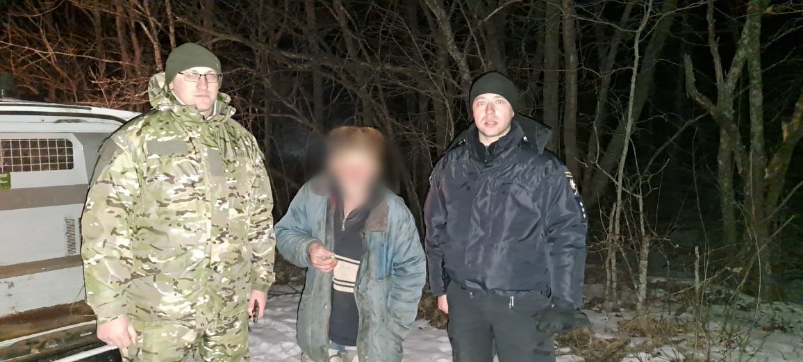 На Чугуевщине спасли мужчину, который 5 часов блуждал в лесу и потерял надежду