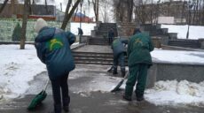 У Харкові прибирають сніг: працюють понад 2000 осіб (фото)