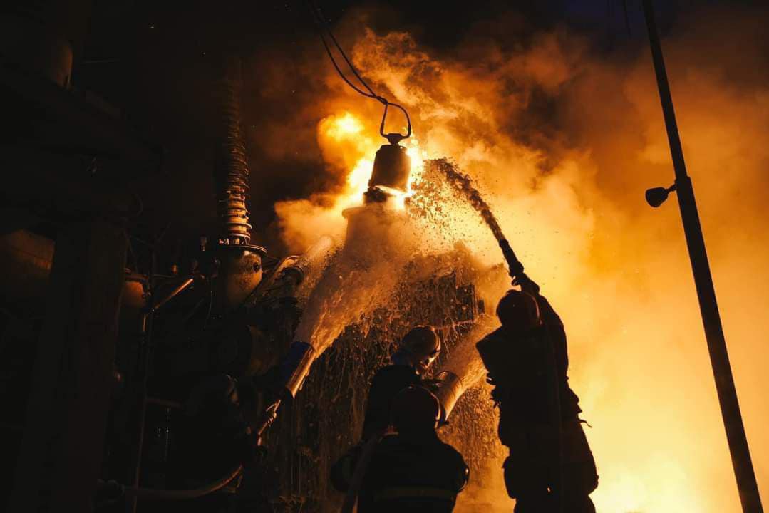 У Харкові через обстріл виникла велика пожежа – ДСНС