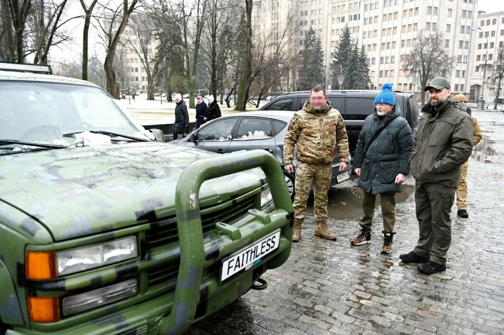 5 автомобилей передали воинам ВСУ Синегубов и благотворители