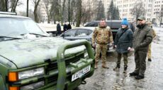 5 автівок передали воїнам ЗСУ Синєгубов і благодійники