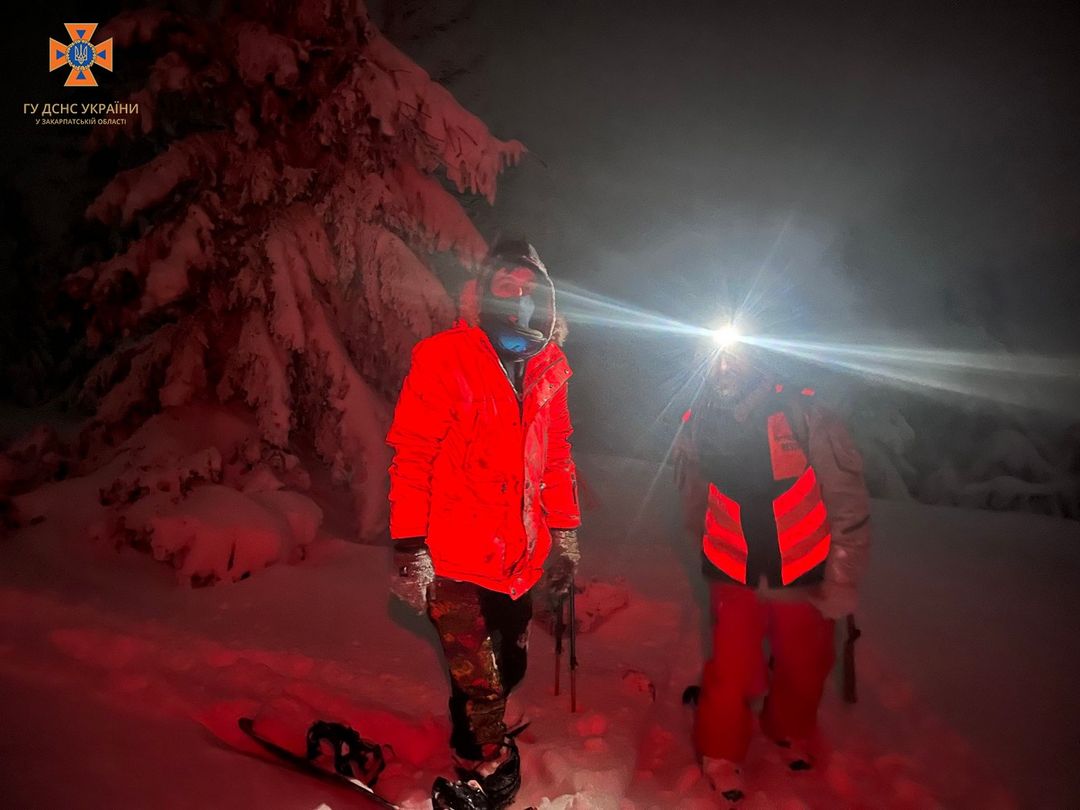 В лесу в Карпатах заблудился сноубордист из Харькова — ГСЧС