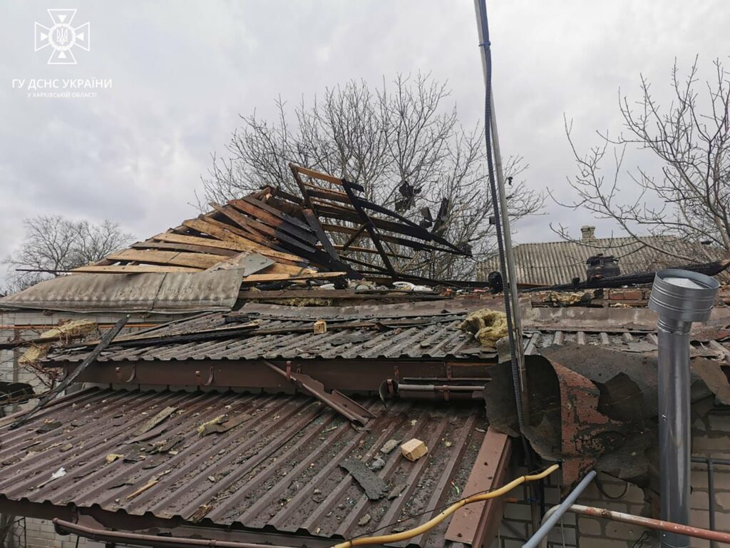Артобстрел Казачьей Лопани: ГСЧС показала разбитые и горевшие дома (фото)