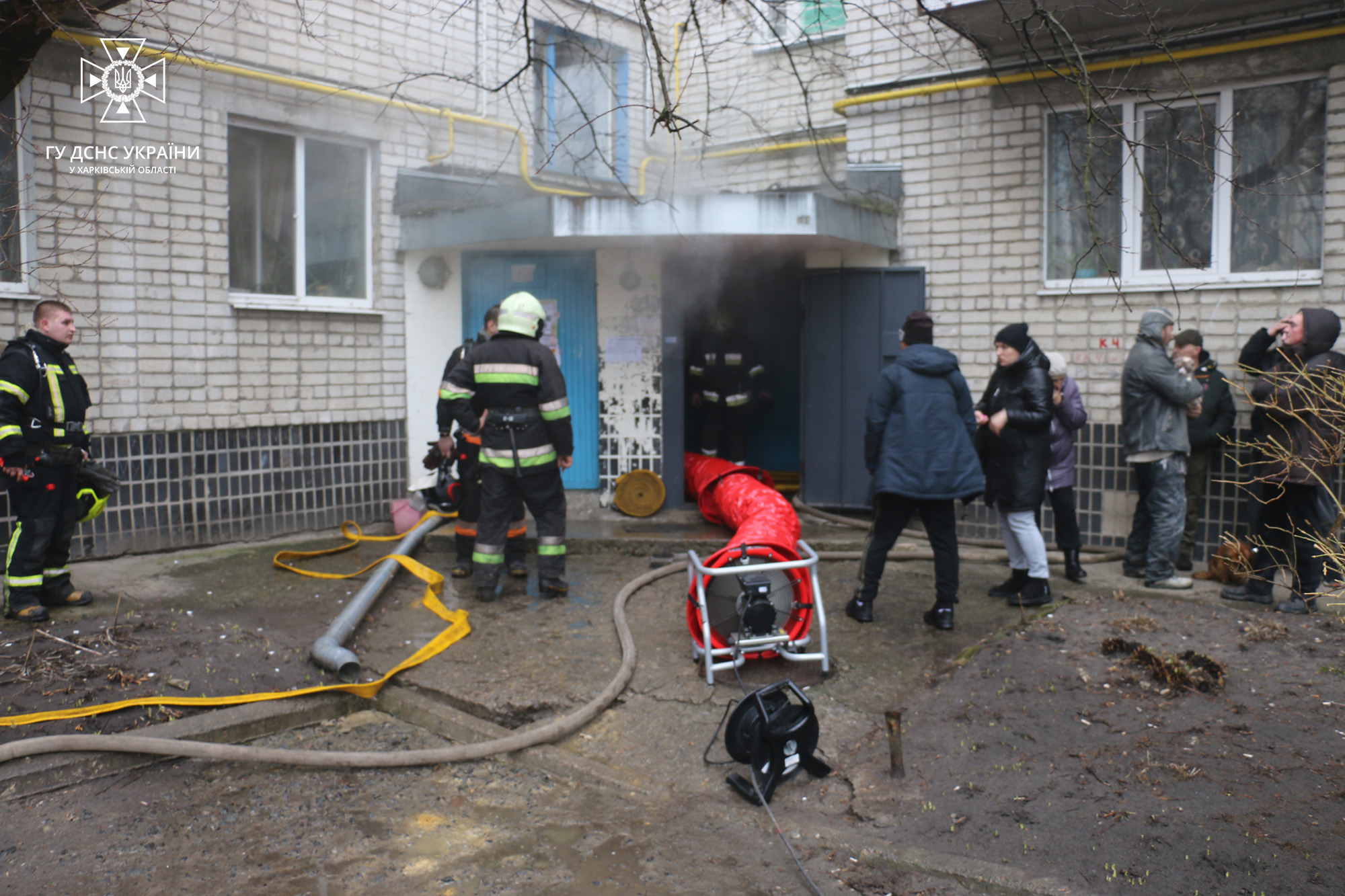 В Харькове горела пятиэтажка: 40 человек эвакуировали, один погиб (фото)