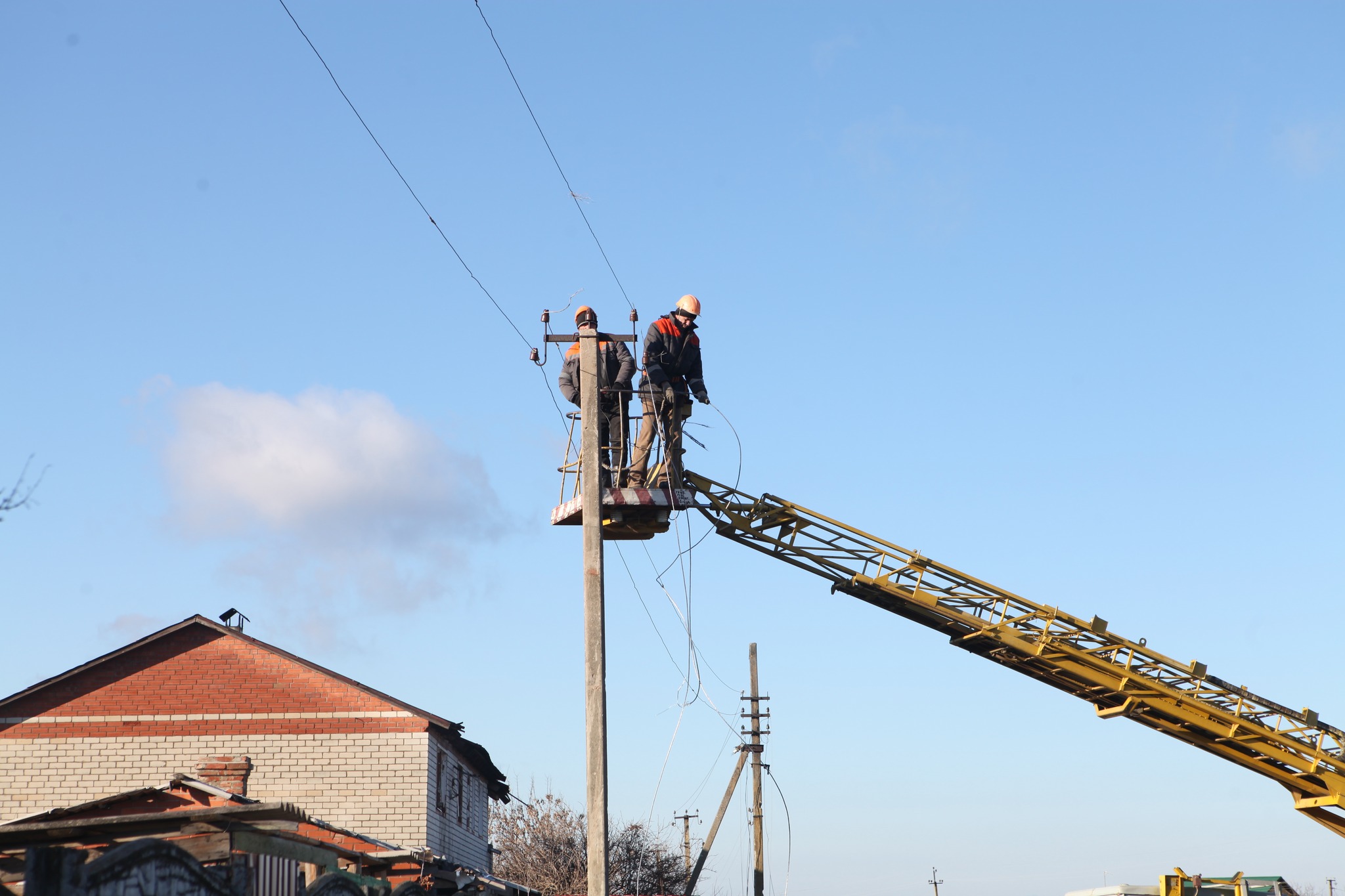 Полгода без света: в деоккупированное село Харьковщины вернули электричество