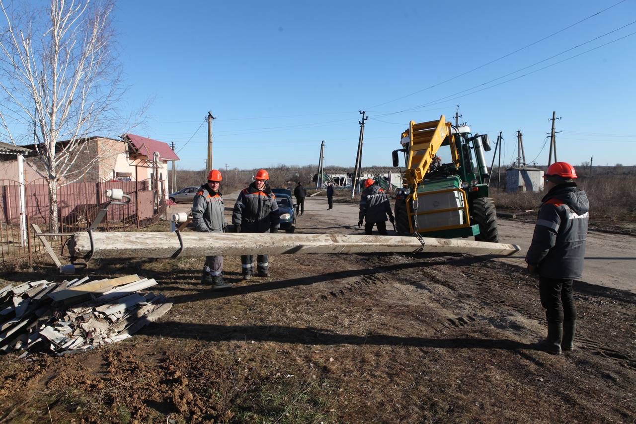 В село Щуровка вернули свет: во время ремонтных работ обнаружили минное поле