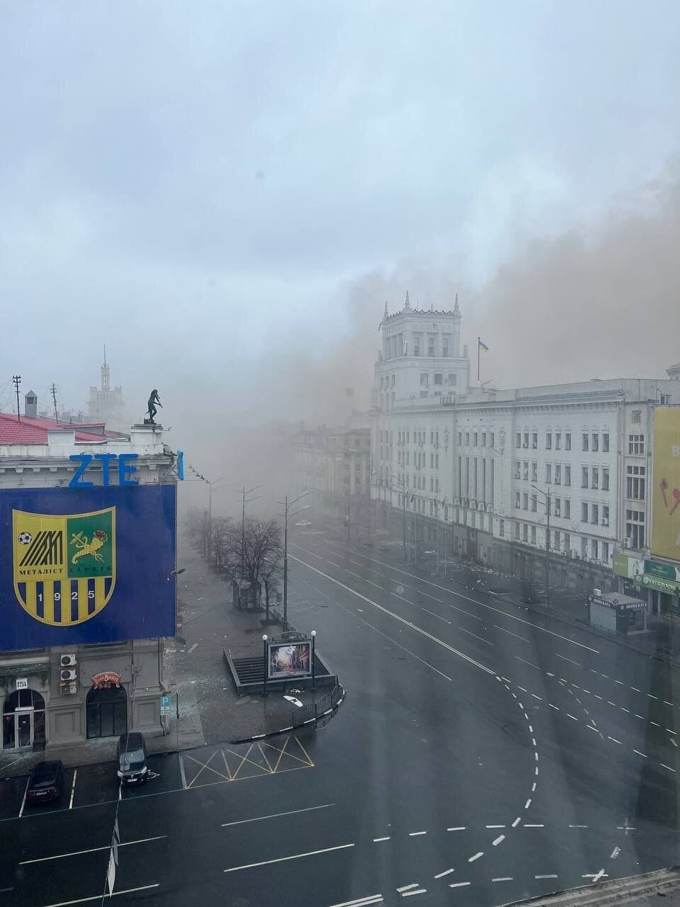 Центр Харькова после удара в районе мэрии 2 марта 2022
