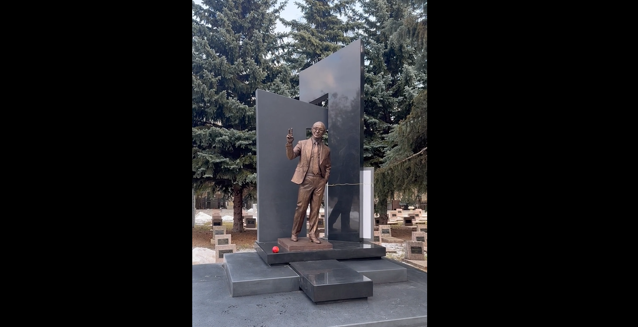 Пам’ятник Геннадію Кернесу встановили в Харкові (відео)