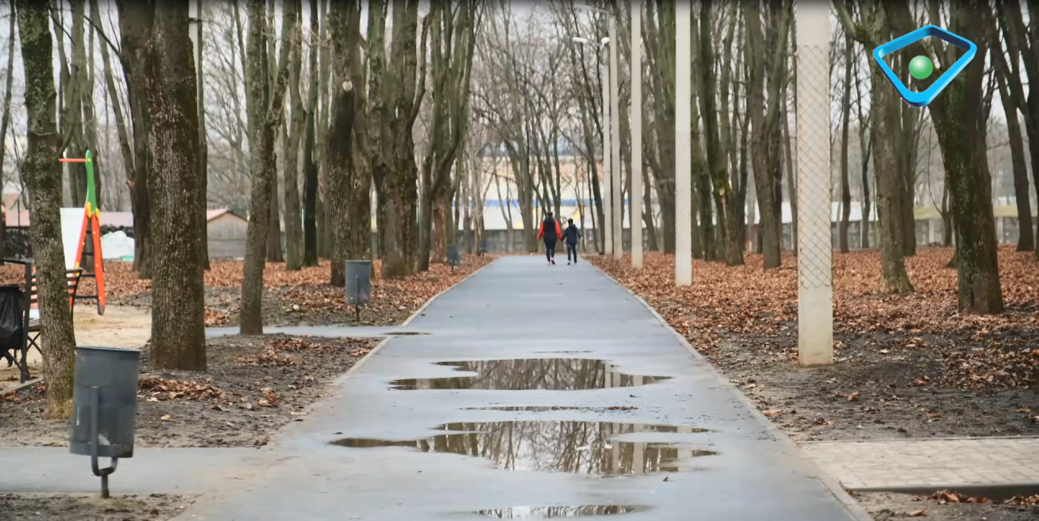 В Харькове благоустраивают парк, по которому было до 30 «прилетов» (видео)