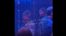 В Харькове в клуб наведались военкомы и вручают повестки — соцсети (видео)