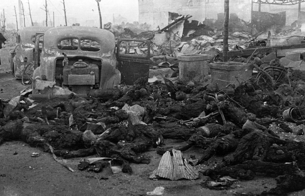 Бомбардировка Токио в 1945 году