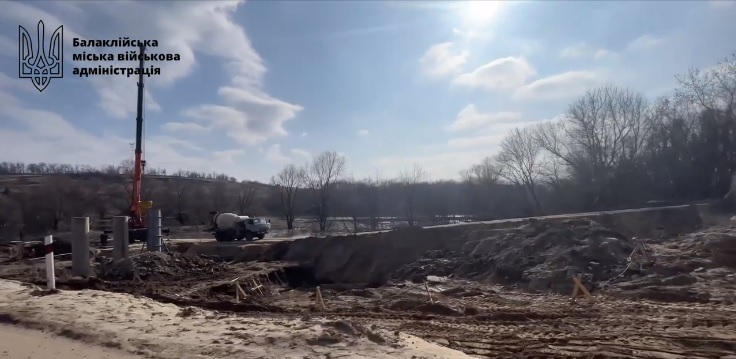 У громаді на Харківщині зводять міст через Сіверський Донець (відео)