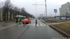 «Грубое правонарушение»: в Харькове водитель не пропустил пешеходов