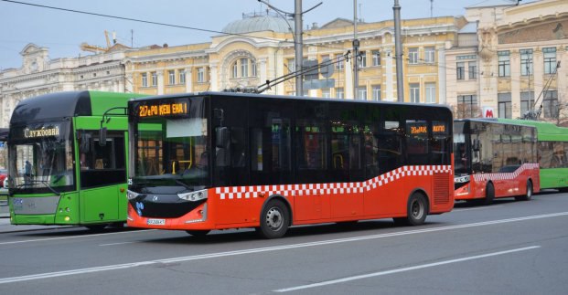 Терехов: В Харькове сегодня на временных маршрутах – почти сотня автобусов