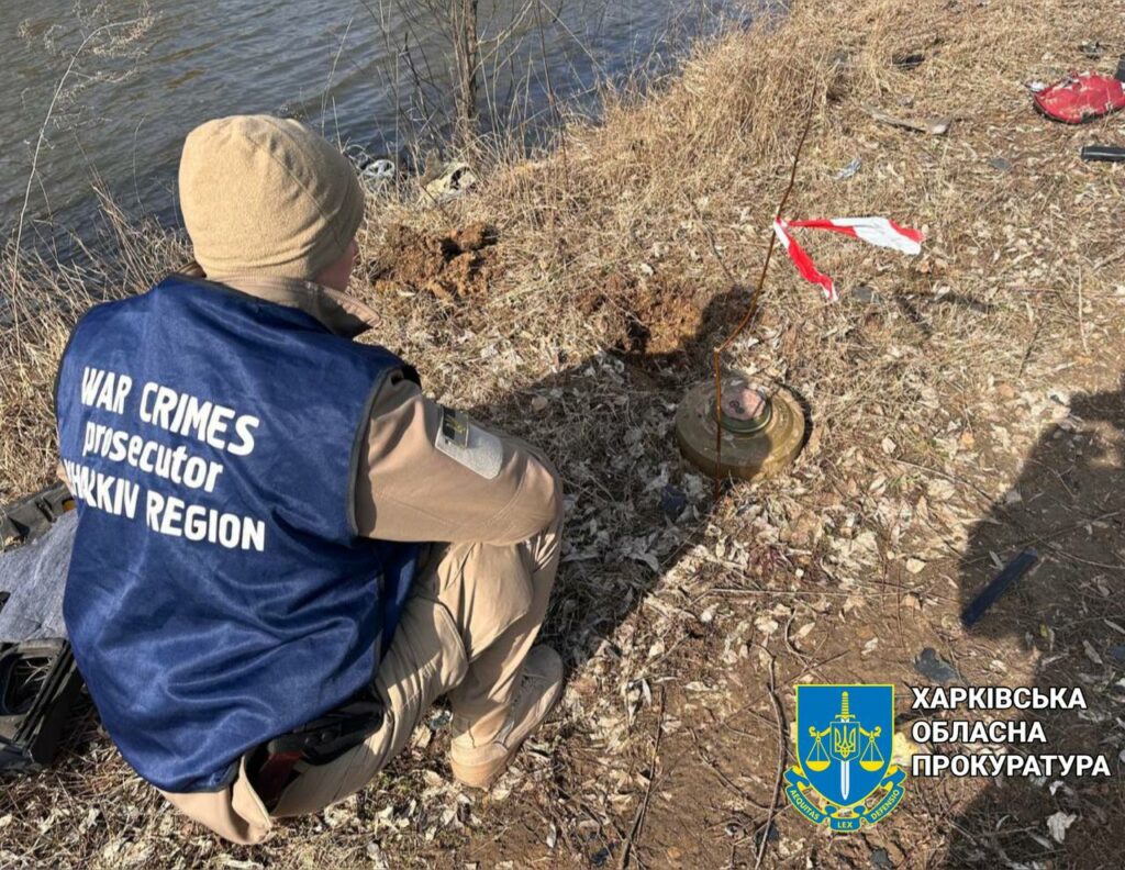 На Харківщині автомобіль підірвався на міні: водій загинув