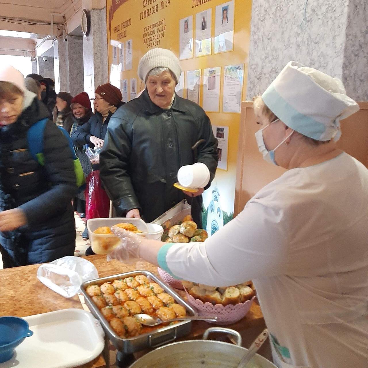 Харьковчане получили более 2,1 млн. порций в пунктах горячего питания
