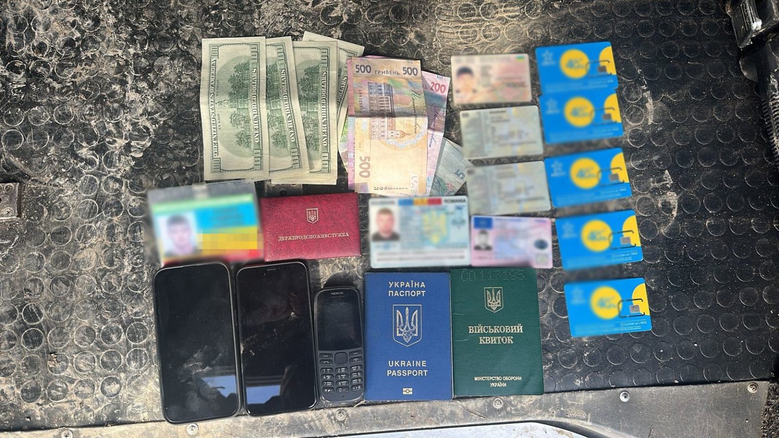 За $5000 вивозили чоловіків за кордон: харківська поліція викрила діячів