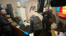 Бордель в квартирах накрыли в Харькове: части проституток — нет 18 лет (видео)
