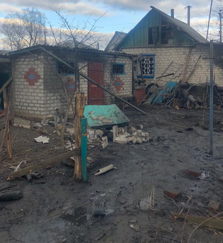 Женщина погибла в собственном дворе. Сегодня рф обстреляла село на Харьковщине