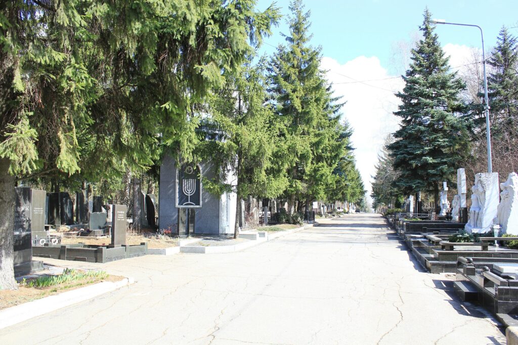 Які кладовища заборонено відвідувати у Харкові – інформація мерії
